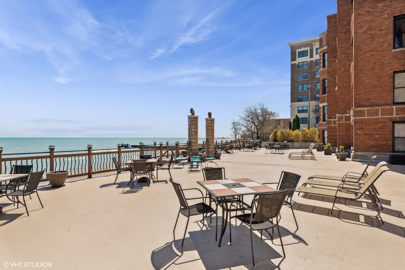 1200 W Sherwin Avenue 2L
