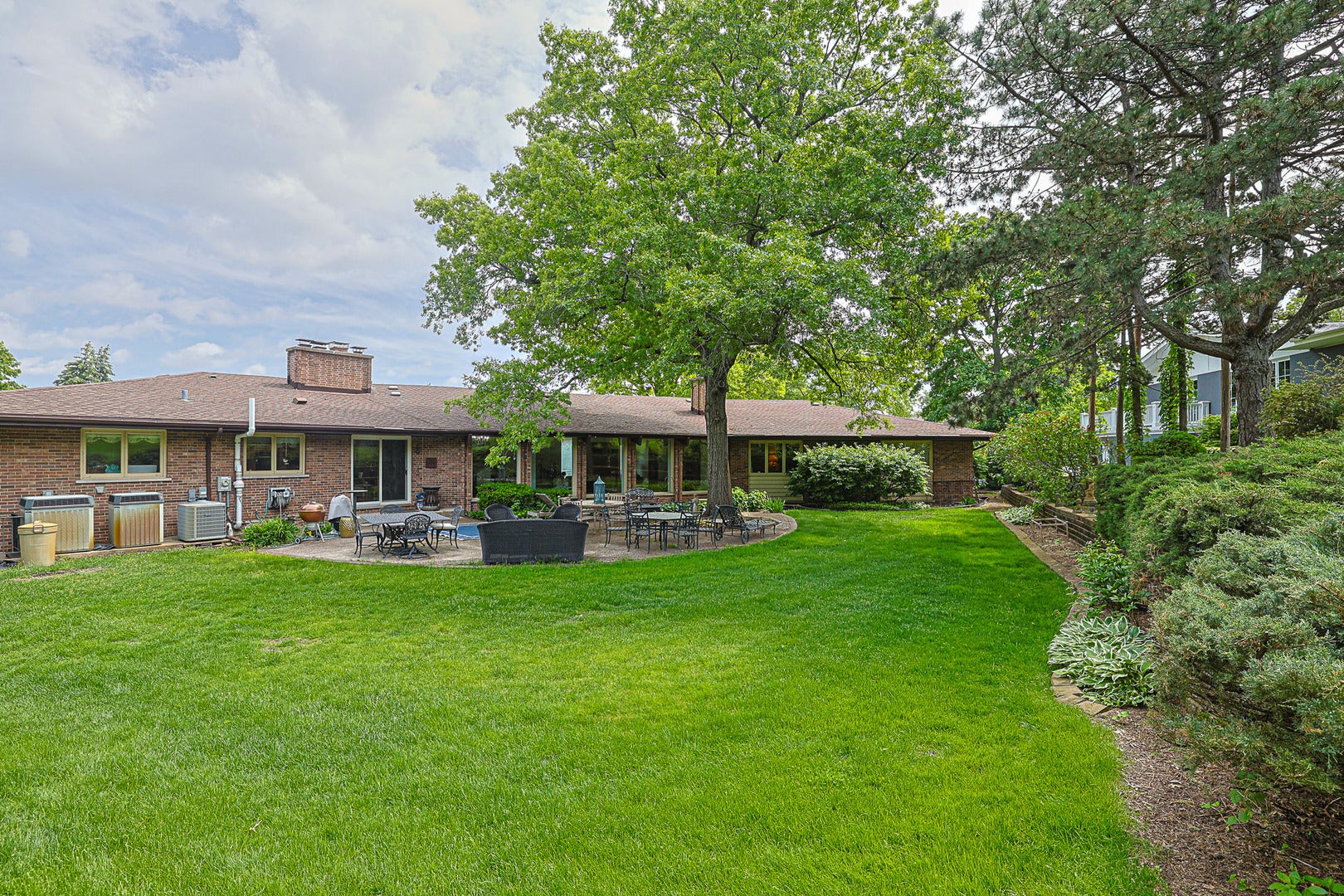 9 Camelot Dr, Oak Brook, IL, 60523, USA, 4 Bedrooms Bedrooms, ,4 BathroomsBathrooms,Residential,Active,9 Camelot Dr,12718210