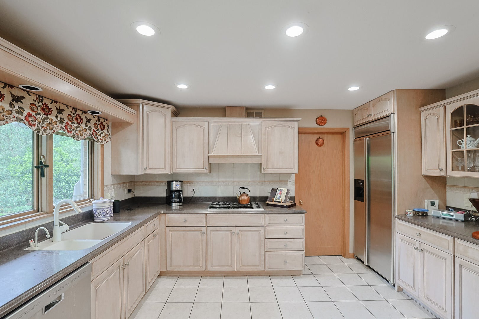 9 Camelot Dr, Oak Brook, IL, 60523, USA, 4 Bedrooms Bedrooms, ,4 BathroomsBathrooms,Residential,Active,9 Camelot Dr,12718210