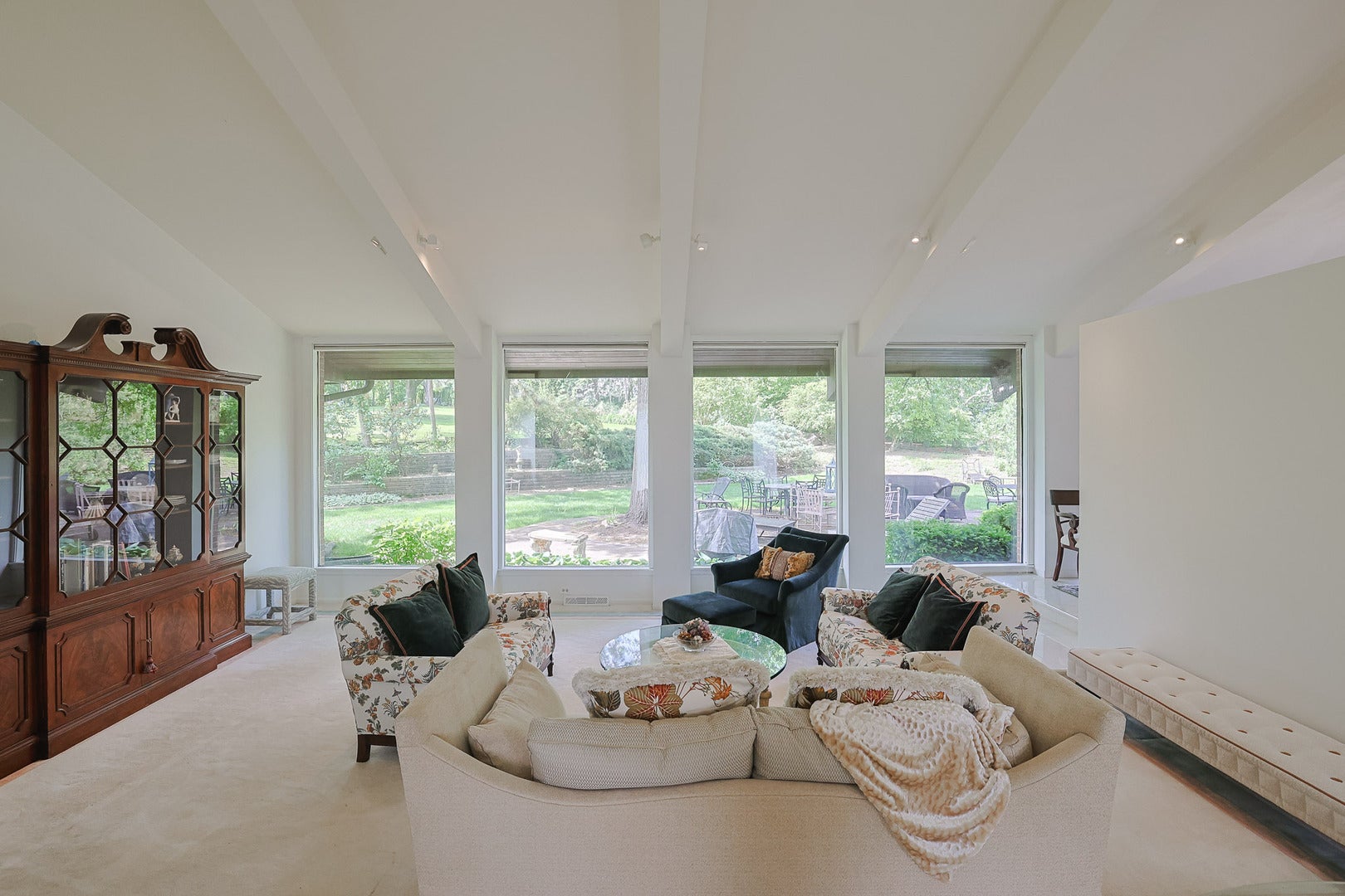 9 Camelot Dr, Oak Brook, IL, 60523, USA, 4 Bedrooms Bedrooms, ,4 BathroomsBathrooms,Residential,Active,9 Camelot Dr,12718210
