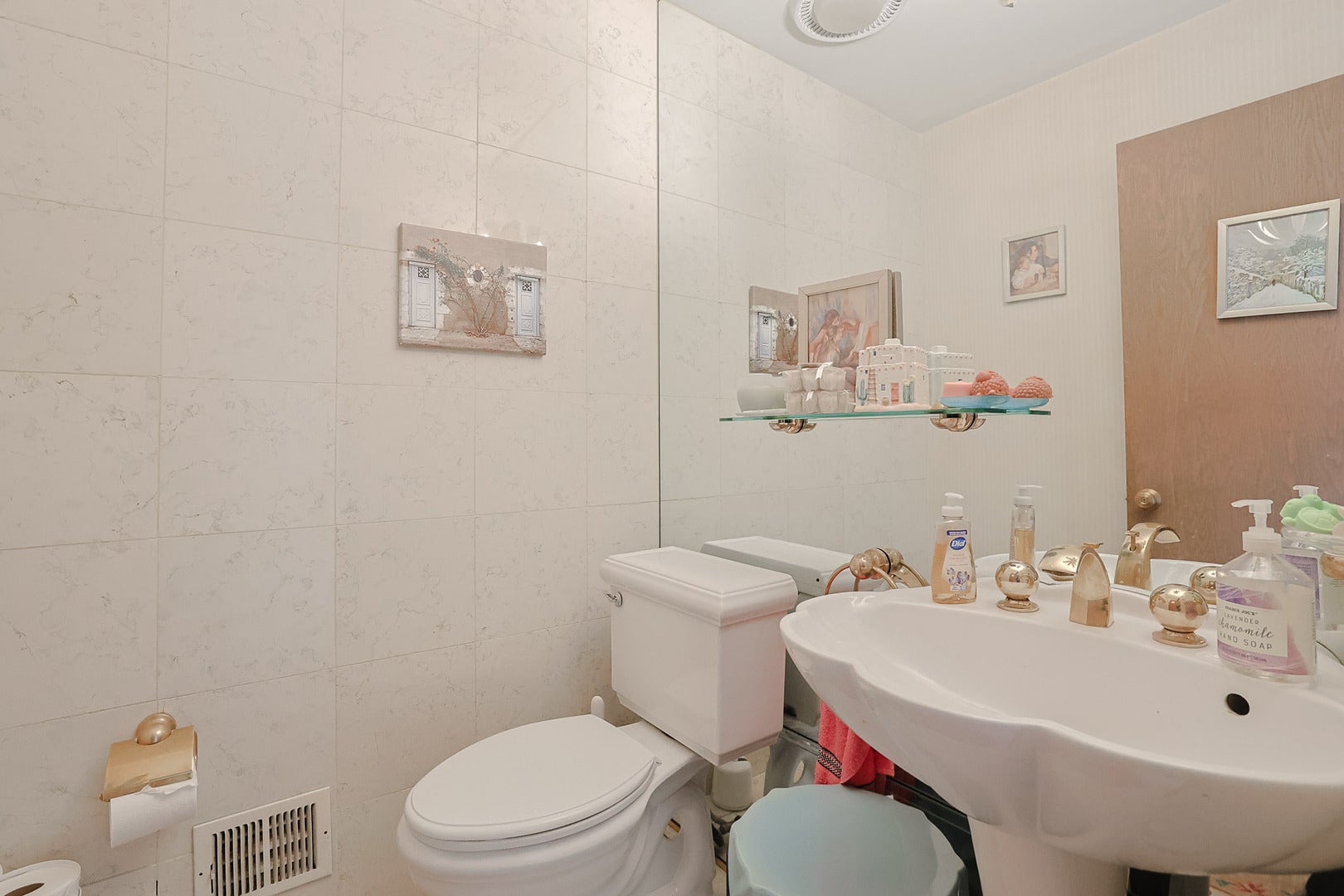 9 Camelot Dr, Oak Brook, IL, 60523, USA, 4 Bedrooms Bedrooms, ,4 BathroomsBathrooms,Residential,Active,9 Camelot Dr,12718210