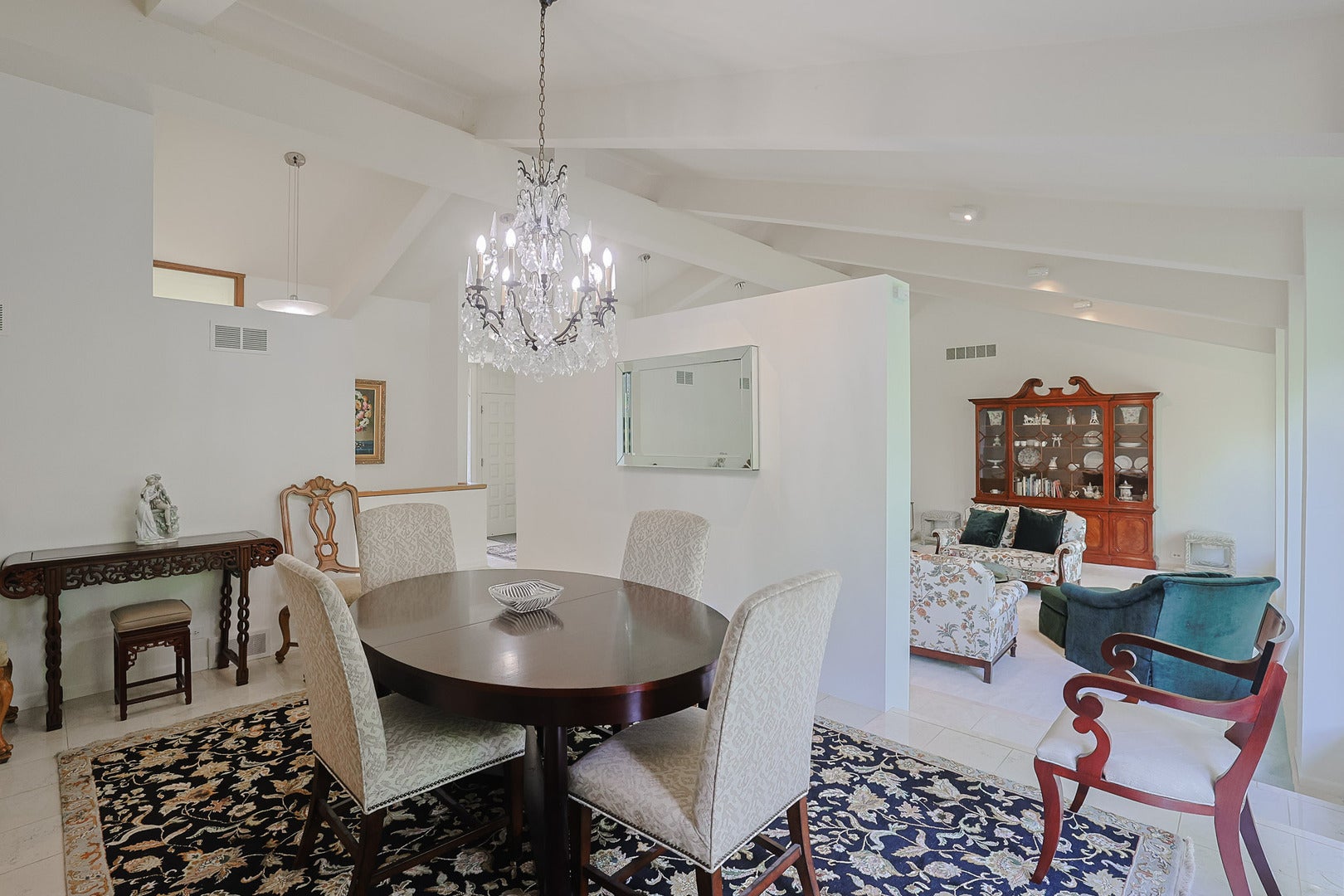 9 Camelot Dr, Oak Brook, IL, 60523, USA, 4 Bedrooms Bedrooms, ,4 BathroomsBathrooms,Residential,Active,9 Camelot Dr,12718210
