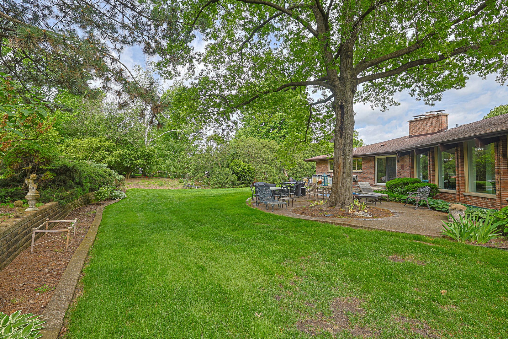 9 Camelot Dr, Oak Brook, IL, 60523, USA, 4 Bedrooms Bedrooms, ,4 BathroomsBathrooms,Residential,Active,9 Camelot Dr,12718210