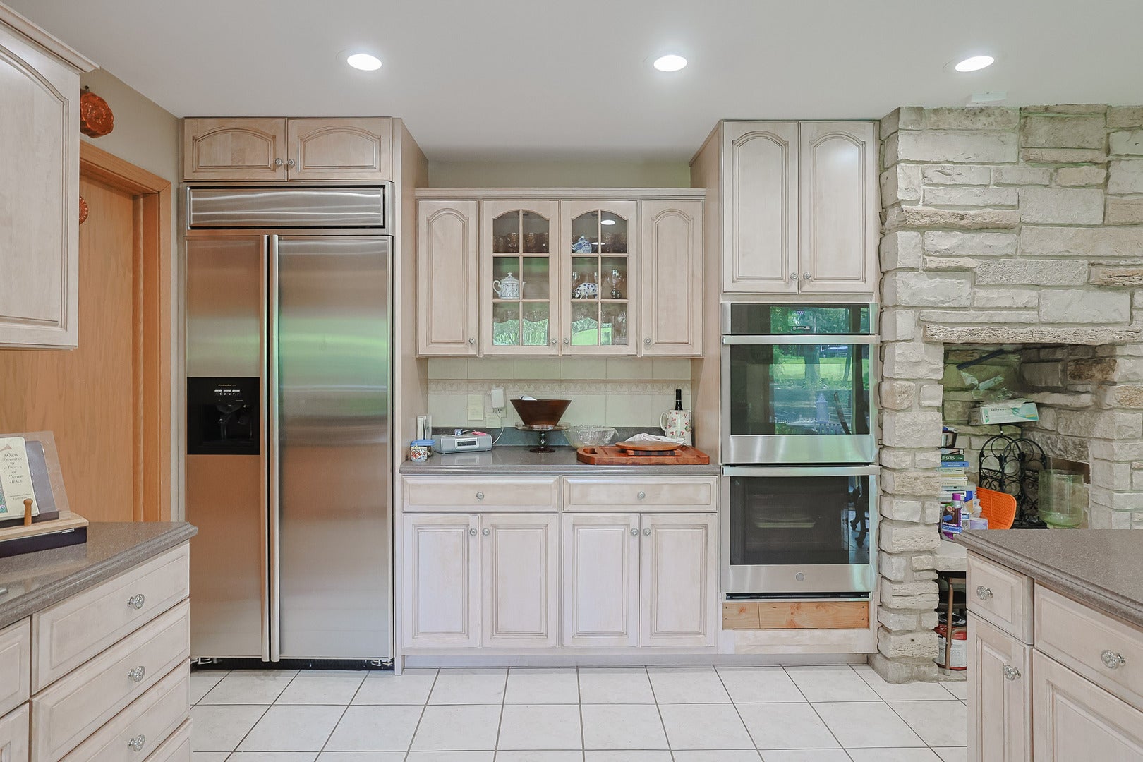9 Camelot Dr, Oak Brook, IL, 60523, USA, 4 Bedrooms Bedrooms, ,4 BathroomsBathrooms,Residential,Active,9 Camelot Dr,12718210
