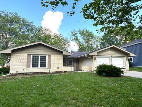 Photo of 2S651 Ashley Drive, Glen Ellyn, IL 60137 (MLS # 12482444)