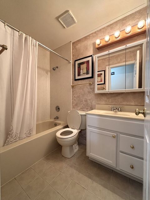 Tiny photo for 2S651 Ashley Drive, Glen Ellyn, IL 60137 (MLS # 12482444)
