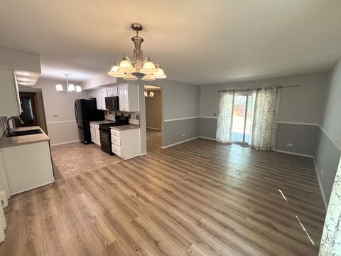 Tiny photo for 2S651 Ashley Drive, Glen Ellyn, IL 60137 (MLS # 12482444)