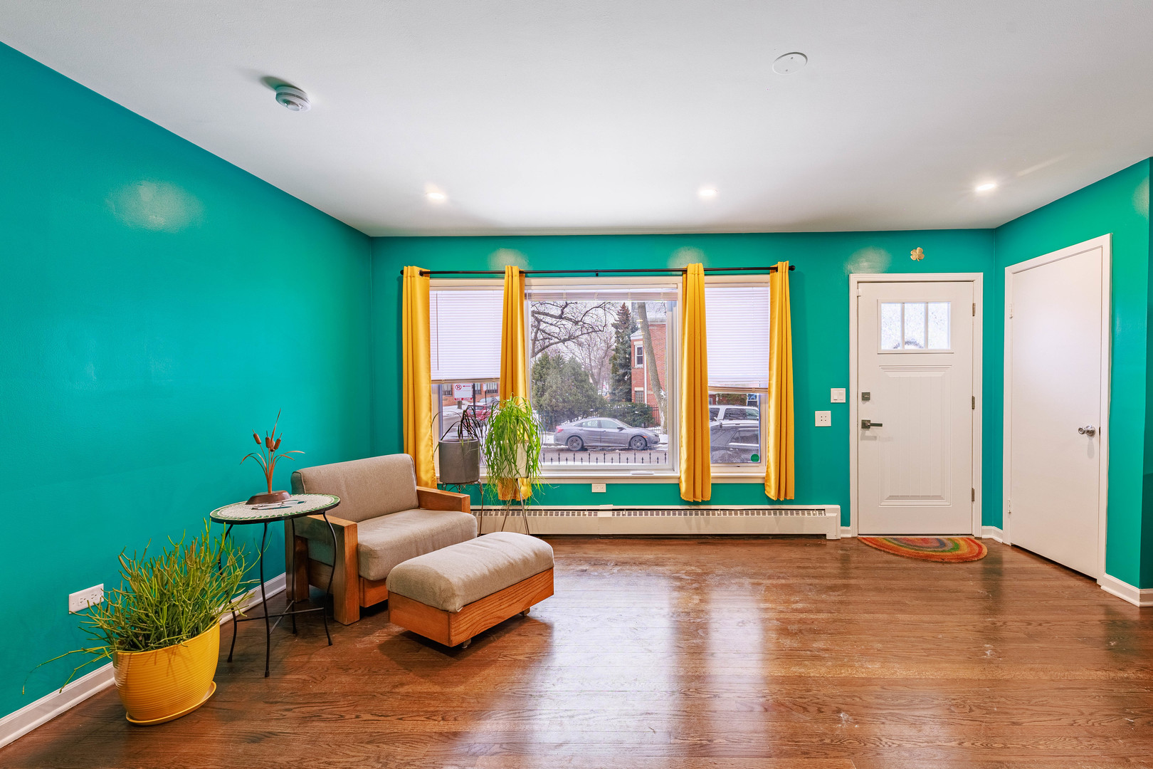 3702 W George Street