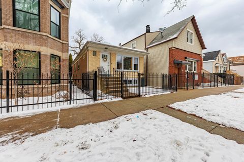 Photo of 3702 W George Street, Chicago, IL 60618 (MLS # 12562436)