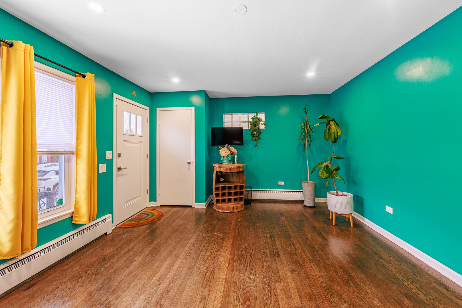 3702 W George Street