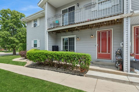 Tiny photo for 1118 Ingalls Avenue #1, Joliet, IL 60435 (MLS # 12662367)