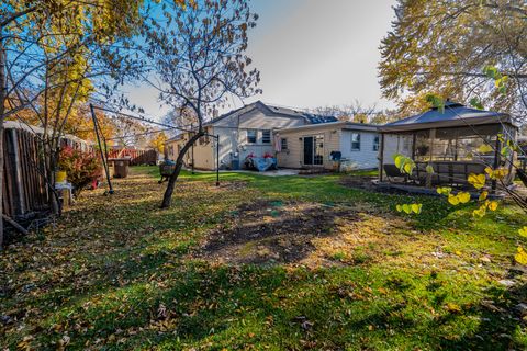 Tiny photo for 9810 Menard Avenue, Oak Lawn, IL 60453 (MLS # 12521526)