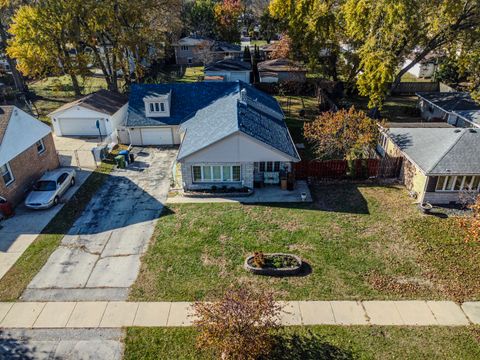 Tiny photo for 9810 Menard Avenue, Oak Lawn, IL 60453 (MLS # 12521526)