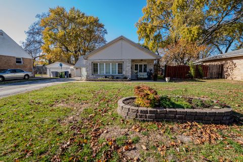 Tiny photo for 9810 Menard Avenue, Oak Lawn, IL 60453 (MLS # 12521526)