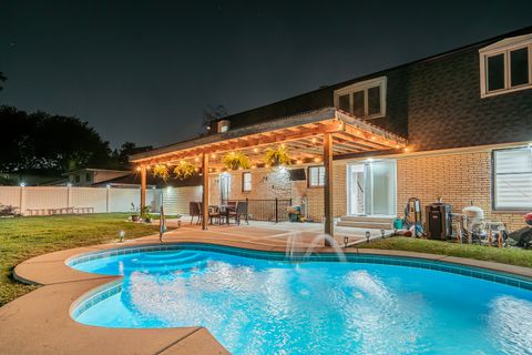 Tiny photo for 1817 E Maya Lane, Mount Prospect, IL 60056 (MLS # 12487550)