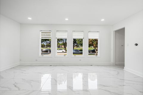 Tiny photo for 1817 E Maya Lane, Mount Prospect, IL 60056 (MLS # 12487550)