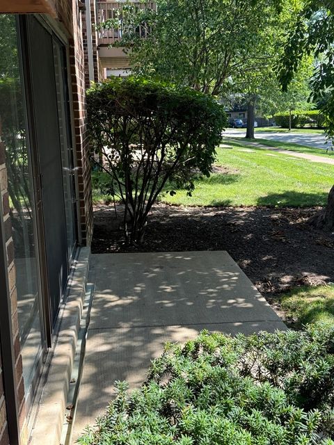 Tiny photo for 239 W Court Of Shorewood #1B, Vernon Hills, IL 60061 (MLS # 12434029)