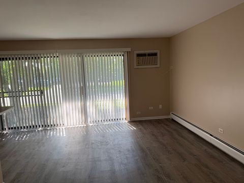 Tiny photo for 239 W Court Of Shorewood #1B, Vernon Hills, IL 60061 (MLS # 12434029)