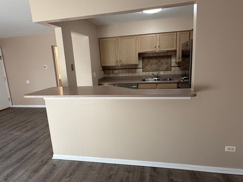 Tiny photo for 239 W Court Of Shorewood #1B, Vernon Hills, IL 60061 (MLS # 12434029)