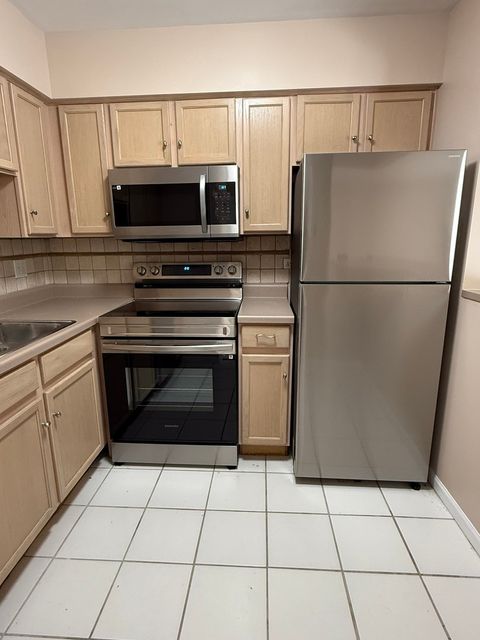 Tiny photo for 239 W Court Of Shorewood #1B, Vernon Hills, IL 60061 (MLS # 12434029)