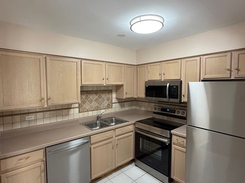 Tiny photo for 239 W Court Of Shorewood #1B, Vernon Hills, IL 60061 (MLS # 12434029)