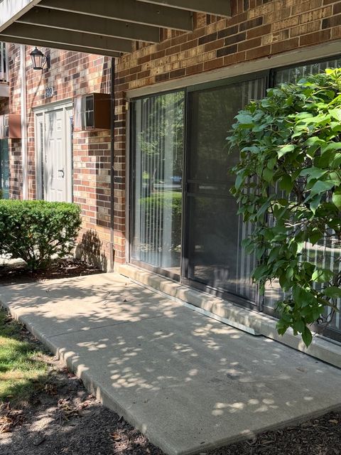 Tiny photo for 239 W Court Of Shorewood #1B, Vernon Hills, IL 60061 (MLS # 12434029)