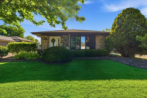 Photo of 18024 65th Avenue, Tinley Park, IL 60477 (MLS # 12646455)