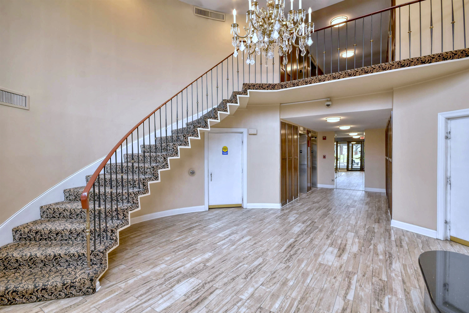 190 S Wood Dale Road 902