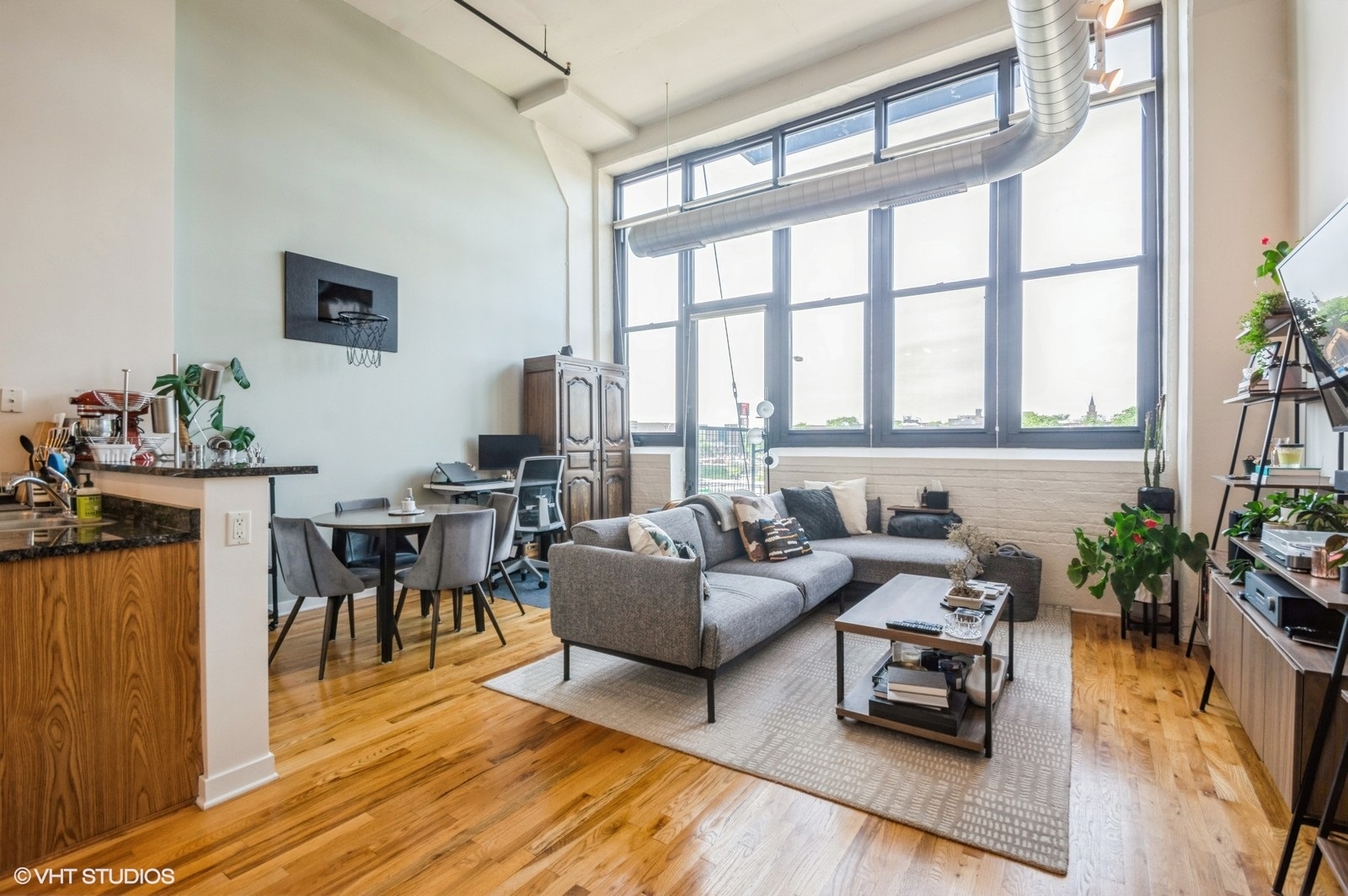 1224 W VAN BUREN Avenue 204