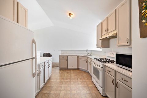 Tiny photo for 315 Thornwood Way #B, South Elgin, IL 60177 (MLS # 12598267)