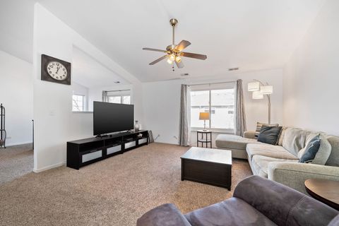 Tiny photo for 315 Thornwood Way #B, South Elgin, IL 60177 (MLS # 12598267)