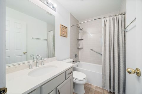 Tiny photo for 315 Thornwood Way #B, South Elgin, IL 60177 (MLS # 12598267)