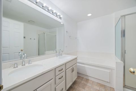 Tiny photo for 315 Thornwood Way #B, South Elgin, IL 60177 (MLS # 12598267)