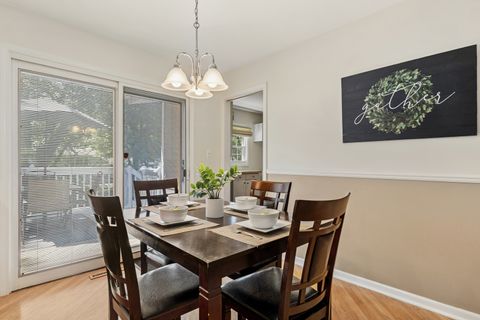 Tiny photo for 725 Wiltshire Court, Crystal Lake, IL 60014 (MLS # 12661567)