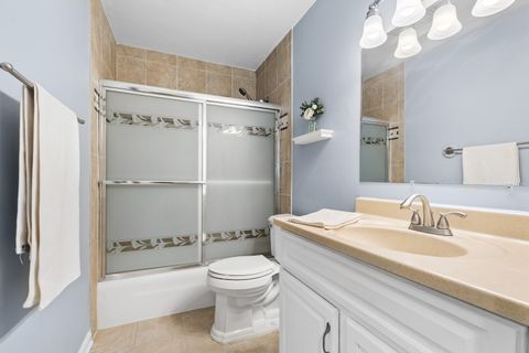Tiny photo for 725 Wiltshire Court, Crystal Lake, IL 60014 (MLS # 12661567)