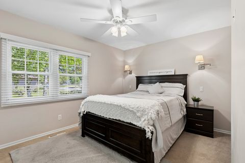 Tiny photo for 725 Wiltshire Court, Crystal Lake, IL 60014 (MLS # 12661567)