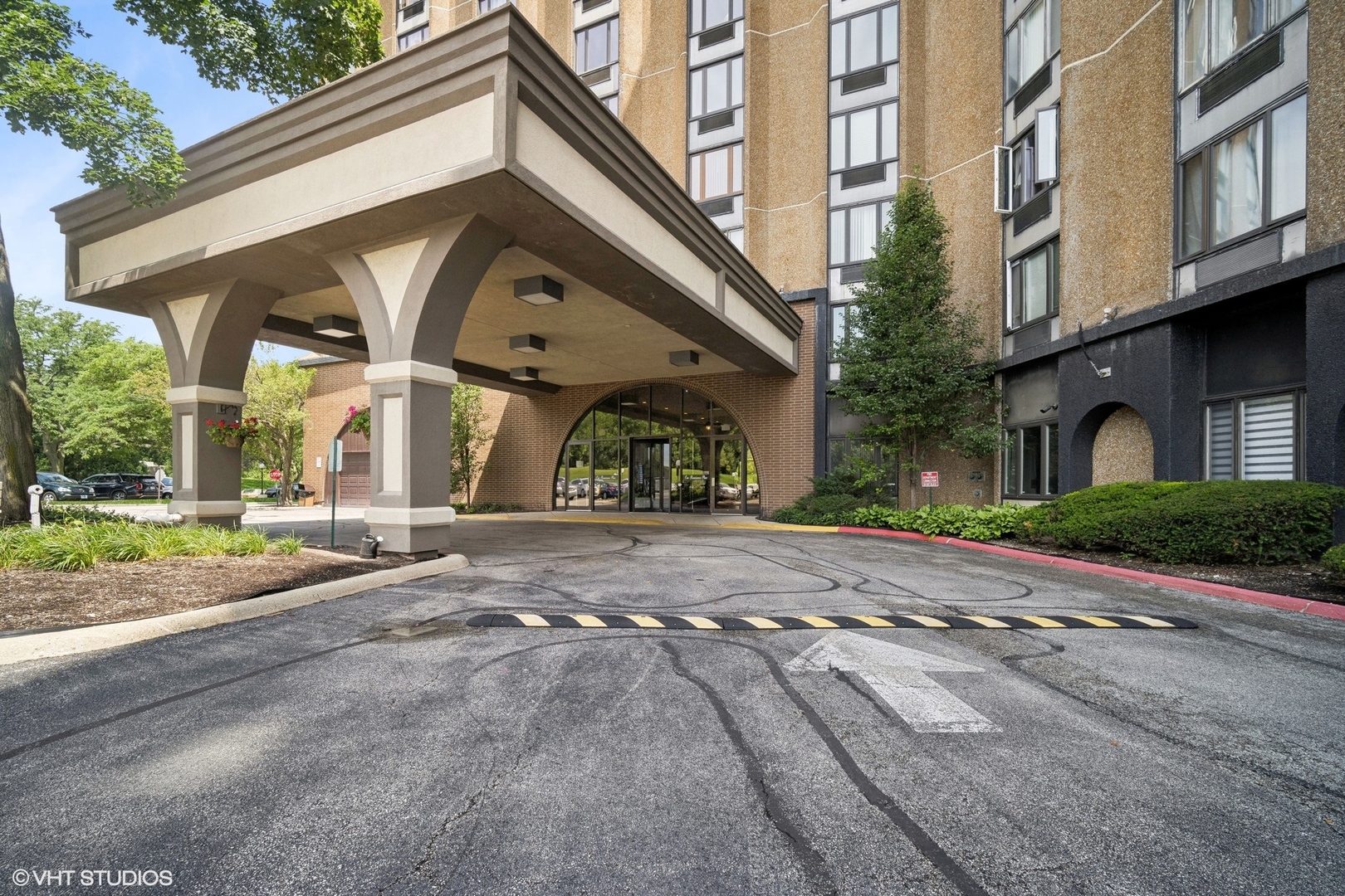 View Palatine, IL 60067 condo