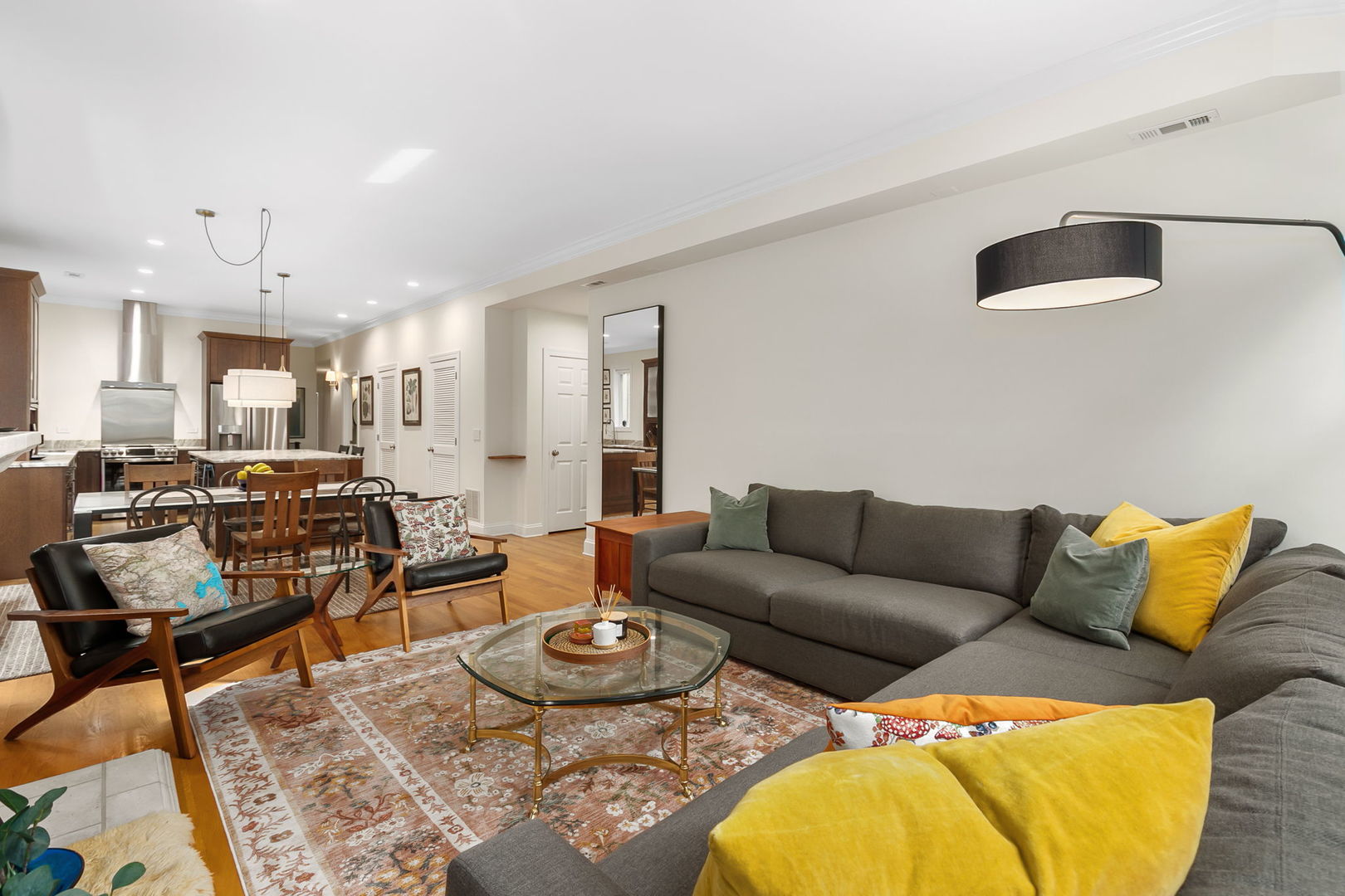 827 W BRADLEY Place 2E