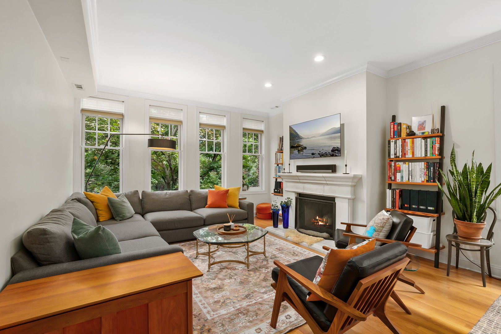 827 W BRADLEY Place 2E