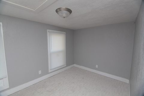 Tiny photo for 818 charlotte Street, Davenport, IA 52803 (MLS # 100000164)