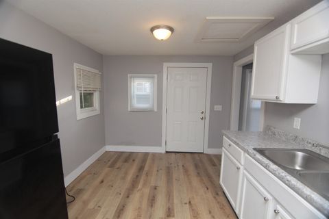 Tiny photo for 818 charlotte Street, Davenport, IA 52803 (MLS # 100000164)