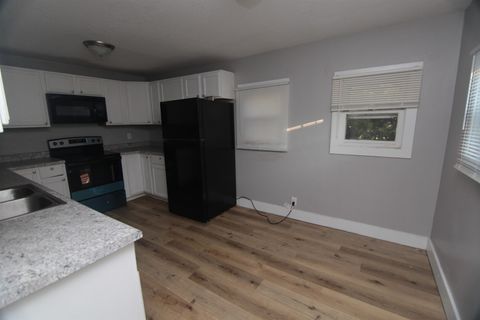 Tiny photo for 818 charlotte Street, Davenport, IA 52803 (MLS # 100000164)