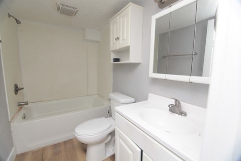 Tiny photo for 818 charlotte Street, Davenport, IA 52803 (MLS # 100000164)