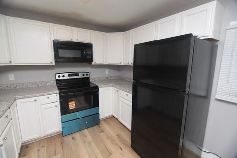 Tiny photo for 818 charlotte Street, Davenport, IA 52803 (MLS # 100000164)