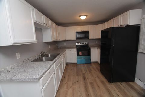 Tiny photo for 818 charlotte Street, Davenport, IA 52803 (MLS # 100000164)