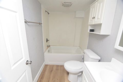 Tiny photo for 818 charlotte Street, Davenport, IA 52803 (MLS # 100000164)