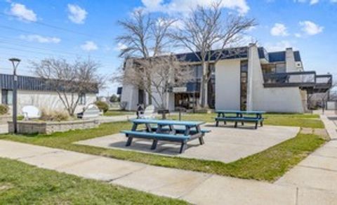 Tiny photo for 9078 W Heathwood Drive #5N, Niles, IL 60714 (MLS # 12522281)