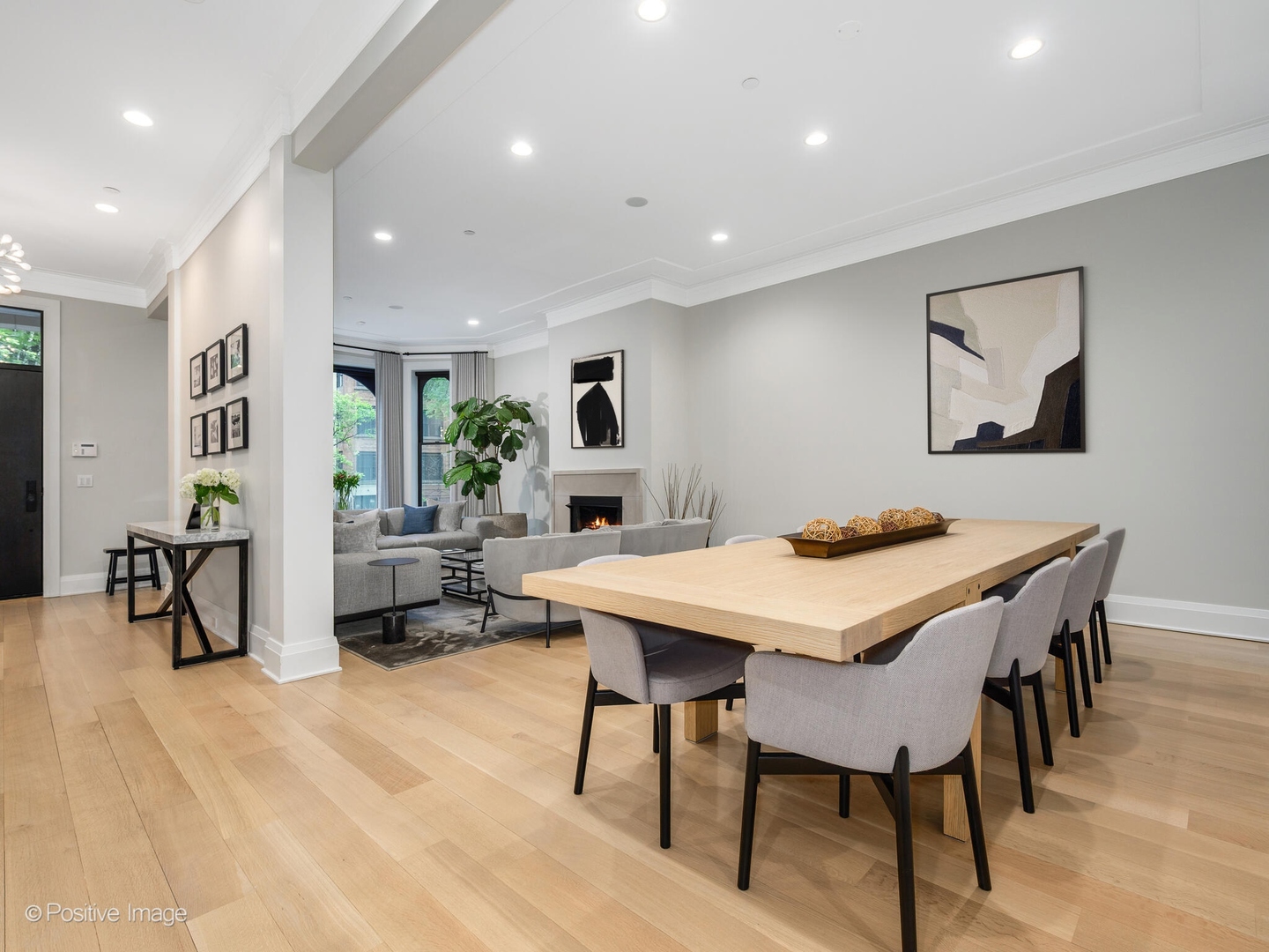 1438 N Dearborn Street