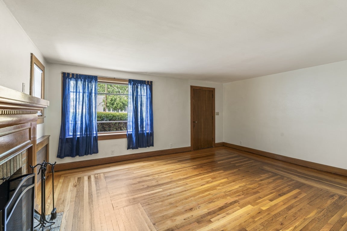253 RIVER Lane