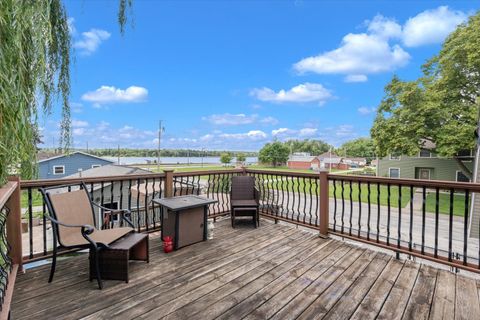 Tiny photo for 631 2nd Street, Buffalo, IA 52728 (MLS # 12674218)
